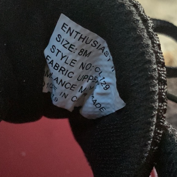 Athletic shoes - Picture 3 of 4